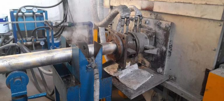 Horizontal continuous casting machine for brass and copper rods and rectangular plate billets